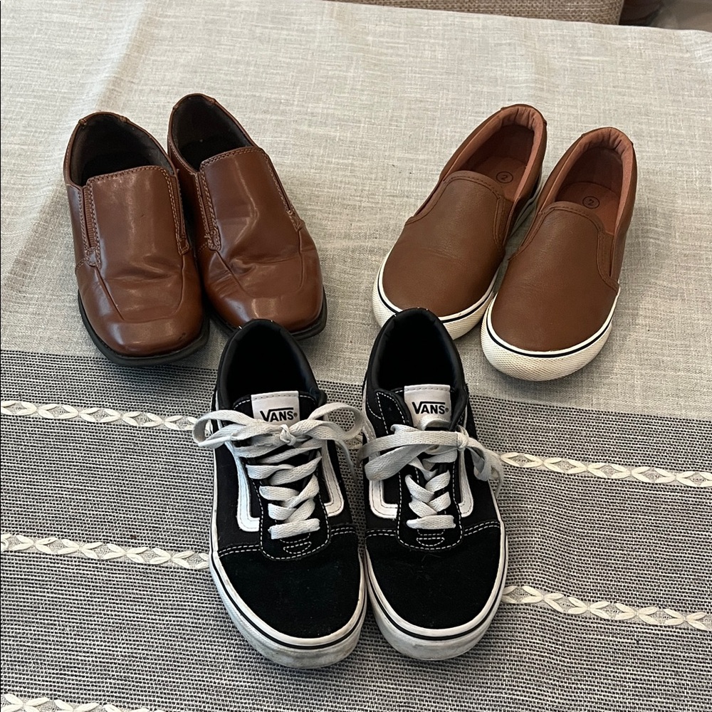 Vans Black and White Low-Top Sneakers - Boys bundle of shoes